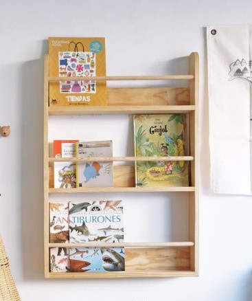 Librería contrachapado pino y textil estampado Nordic Montessori