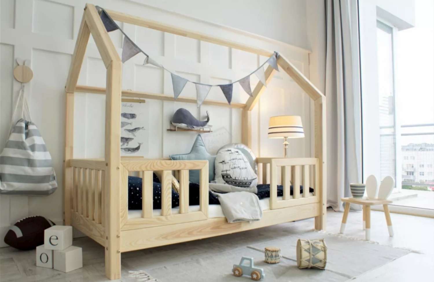 Cama infantil forma de casa madera pino blanca + colchón 70x140 cm
